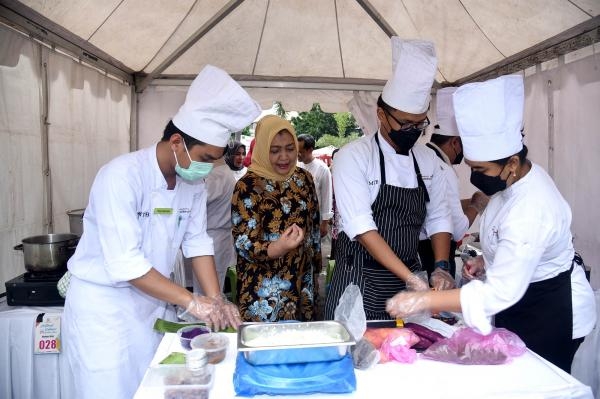 Dimeriahkan Beragam Kudapan Khas Daerah, Nawal Lubis Harapkan Festival Kuliner Sumut Jadi Momen Inovasi dan Kreasi Resep Turun Temurun